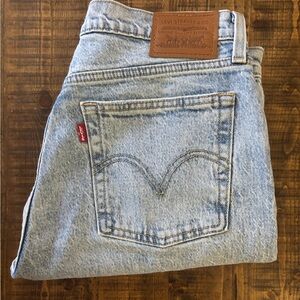 Levi's Light Blue wedgie ankle jean size 28